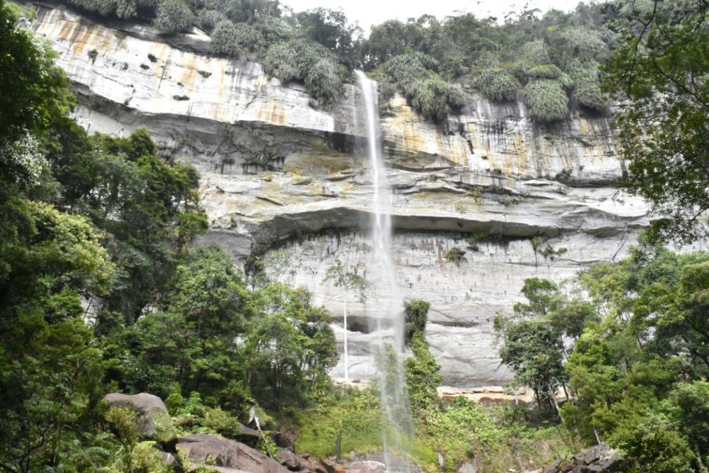 Keindahan Air Terjun Batang Kapas di Sumatera Barat