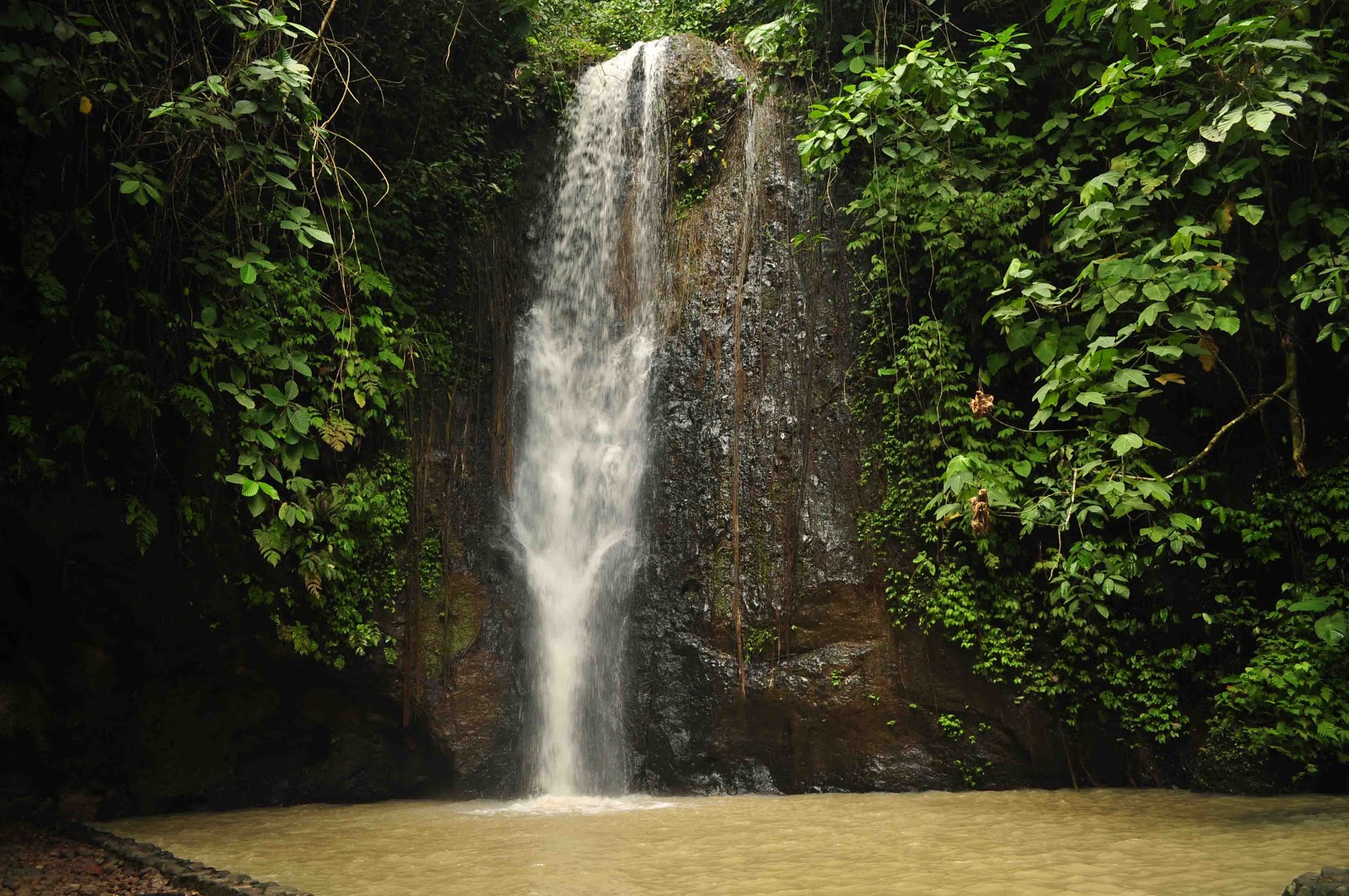 Keindahan Air Terjun Batu Putu di Sukadanaham yang Menawan