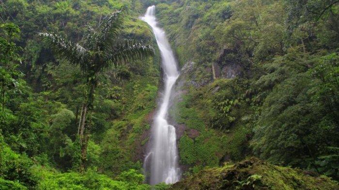 Keindahan Air Terjun Cibareuhbeuy di Tengah Alam Pegunungan