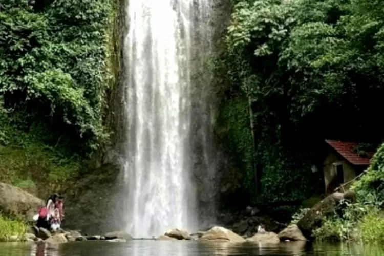 Keindahan Air Terjun Punjung Empat di Tengah Alam Asri