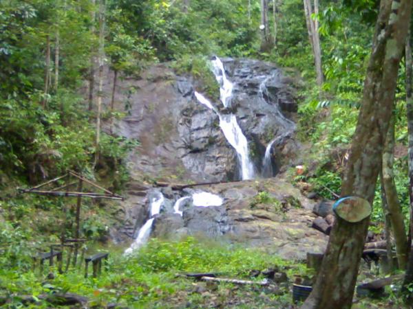 Keindahan Alam Air Terjun Cik Latif di Kabupaten Lebak