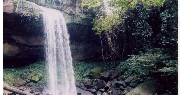 Keindahan Alam Air Terjun Gurung Sumpit di Kabupaten Tanjungbalai