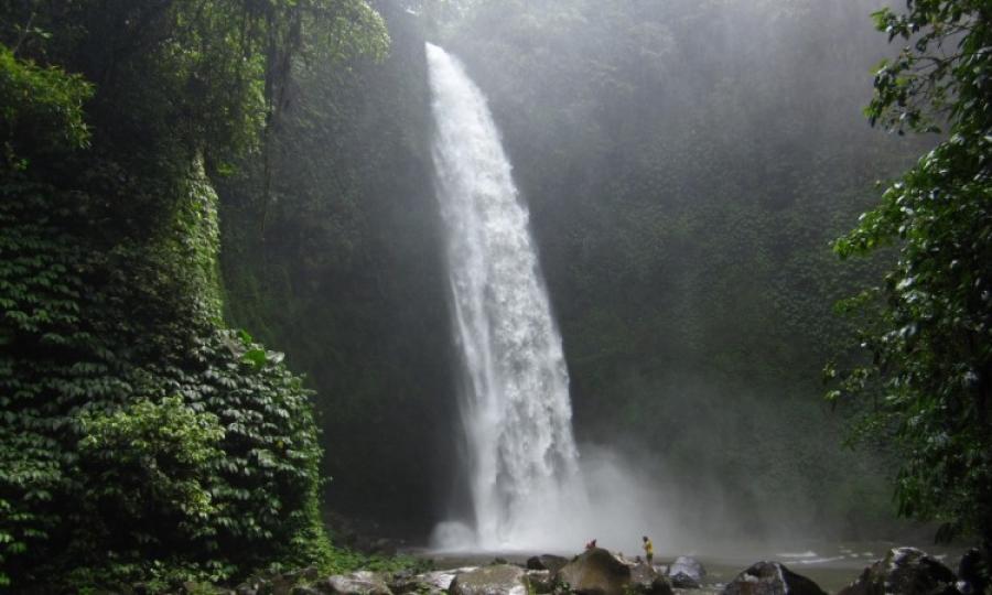 Keindahan Alam Air Terjun Nguralawo di Kabupaten Bondowoso