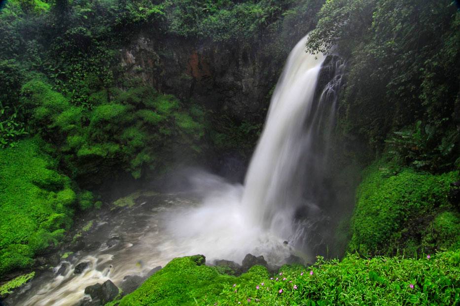 Keindahan Alam Air Terjun Telun Berasap di Aceh
