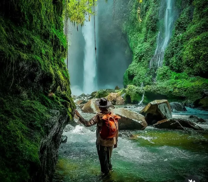 Keindahan Air Terjun Bukit Gerinting di Tengah Alam Asri