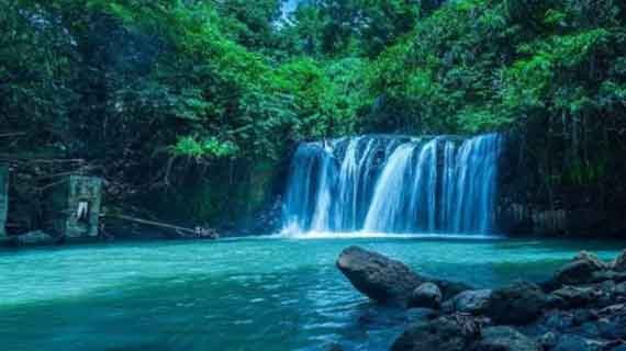 Keindahan Air Terjun Kima Atas di Tengah Alam Asri