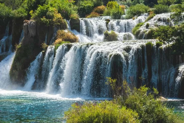 Keindahan Air Terjun Punjung Empat di Destinasi Alam Tersembunyi