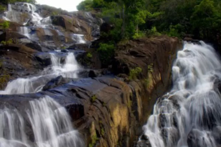 Keindahan Air Terjun Temburun di Tengah Alam Asri