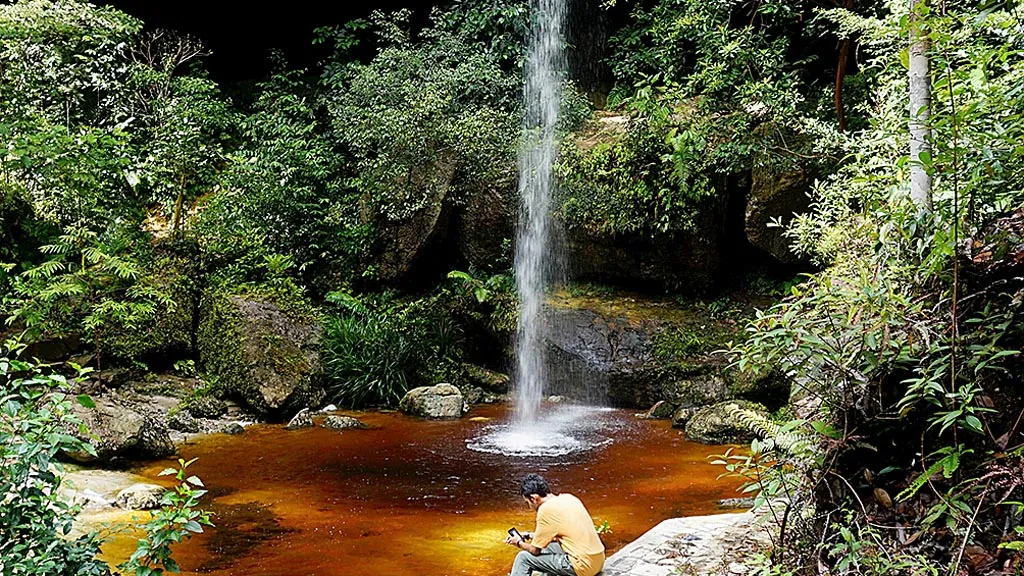 Keindahan Alam Air Terjun Bawin Kameloh di Aceh