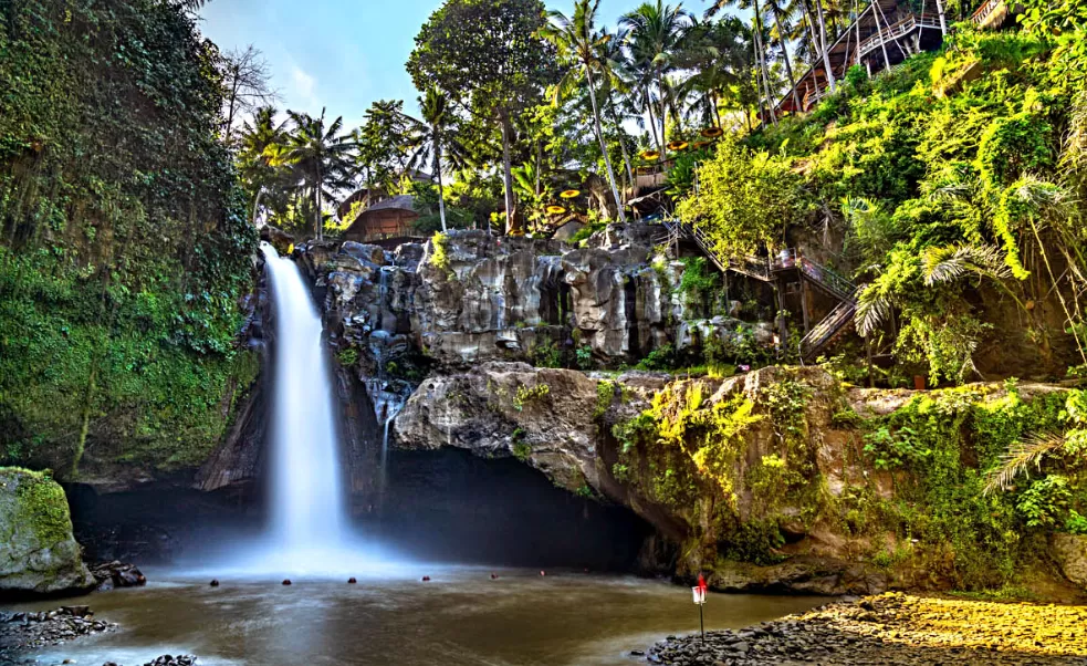 Keindahan Alam Air Terjun Bentiang di Bali