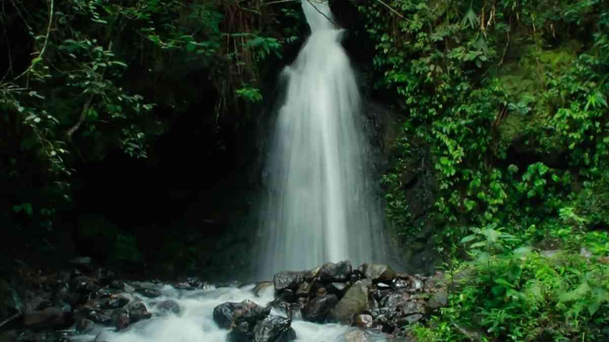 Keindahan Alam Air Terjun Citiis di Kabupaten Ciamis