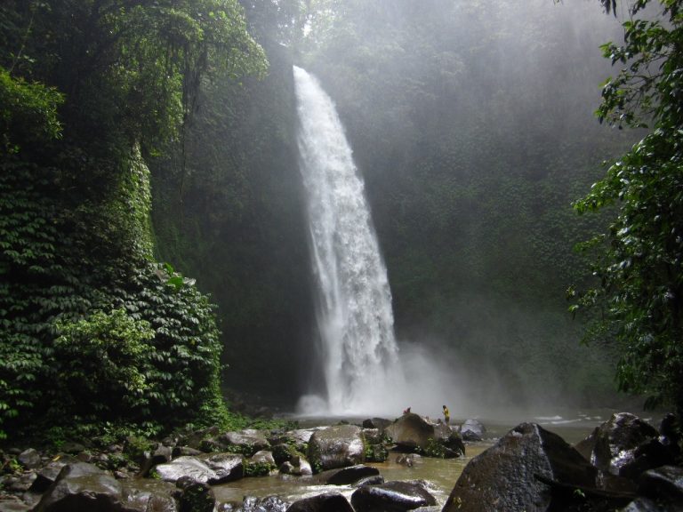 Keindahan Alam Air Terjun Nguralawo di Kabupaten Tana Toraja