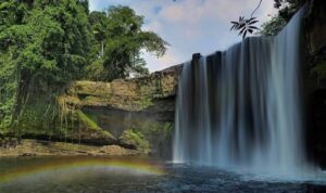 Keindahan Alam Air Terjun Riam Merasap di Sumatera Utara