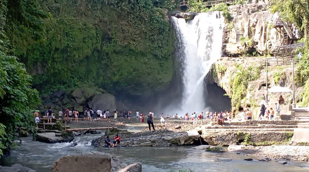 Keindahan Alam Air Terjun Setagung di Gianyar Bali