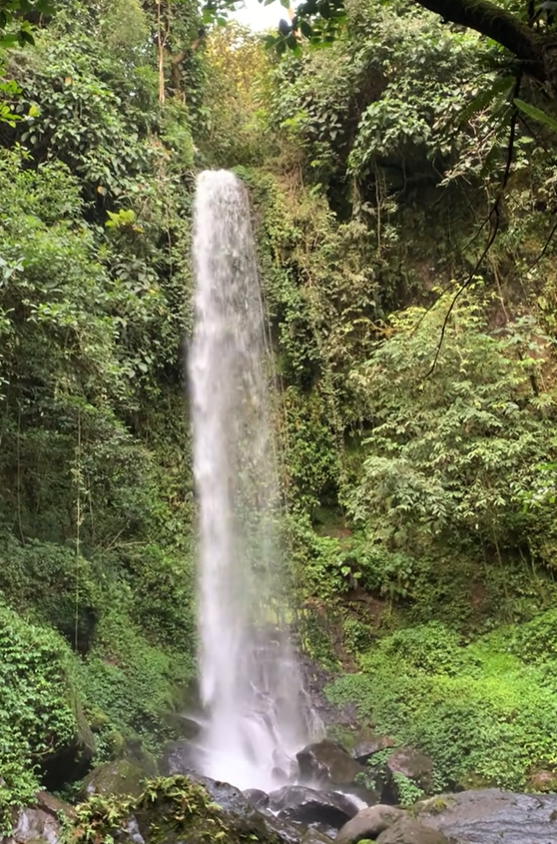 Keindahan Alam Air Terjun Sungai Keli di Tengah Hutan Rimba