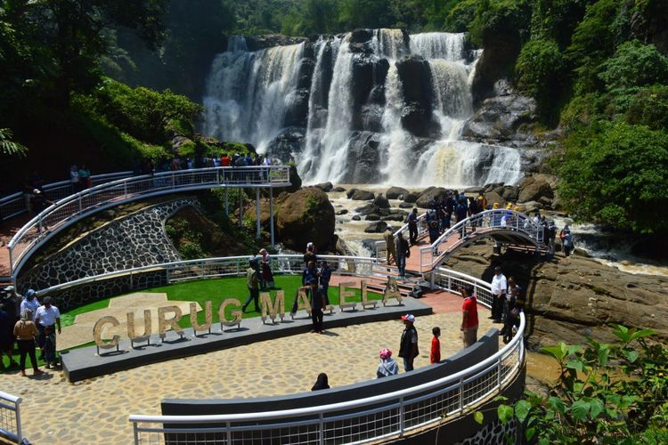 Keindahan Air Terjun Cisasarap di Bandung yang Menakjubkan