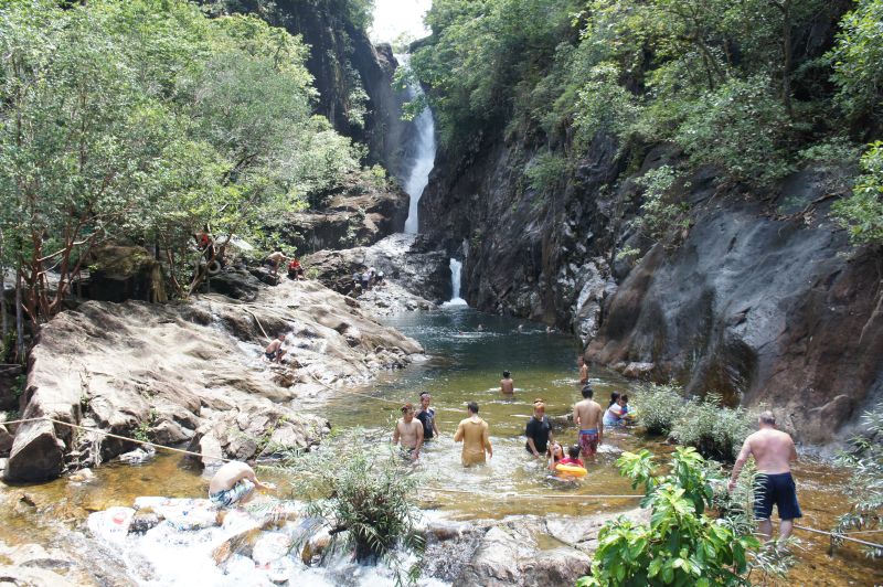 Keindahan Air Terjun Klong Plu di Pulau Koh Chang