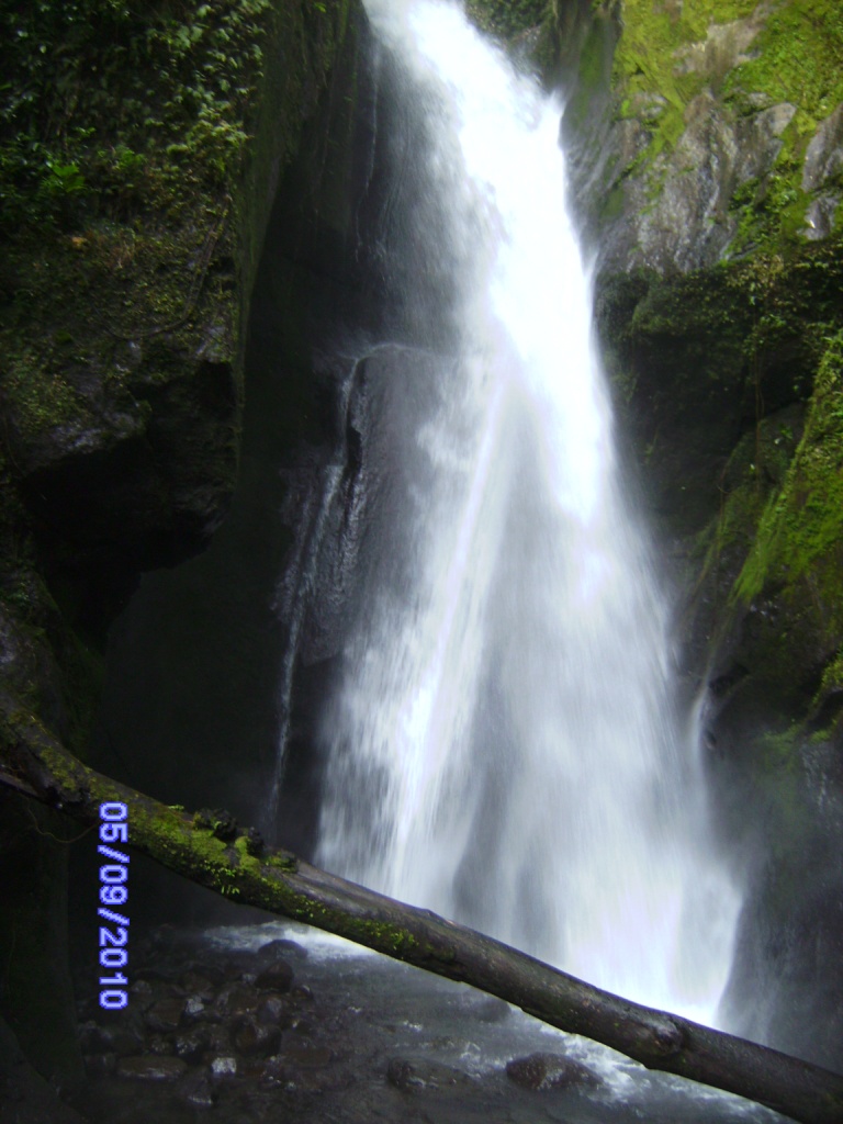 Keindahan Air Terjun Nguralawo di Kabupaten Pacitan