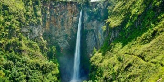 Keindahan Air Terjun Sigura-Gura di Sumatera Utara