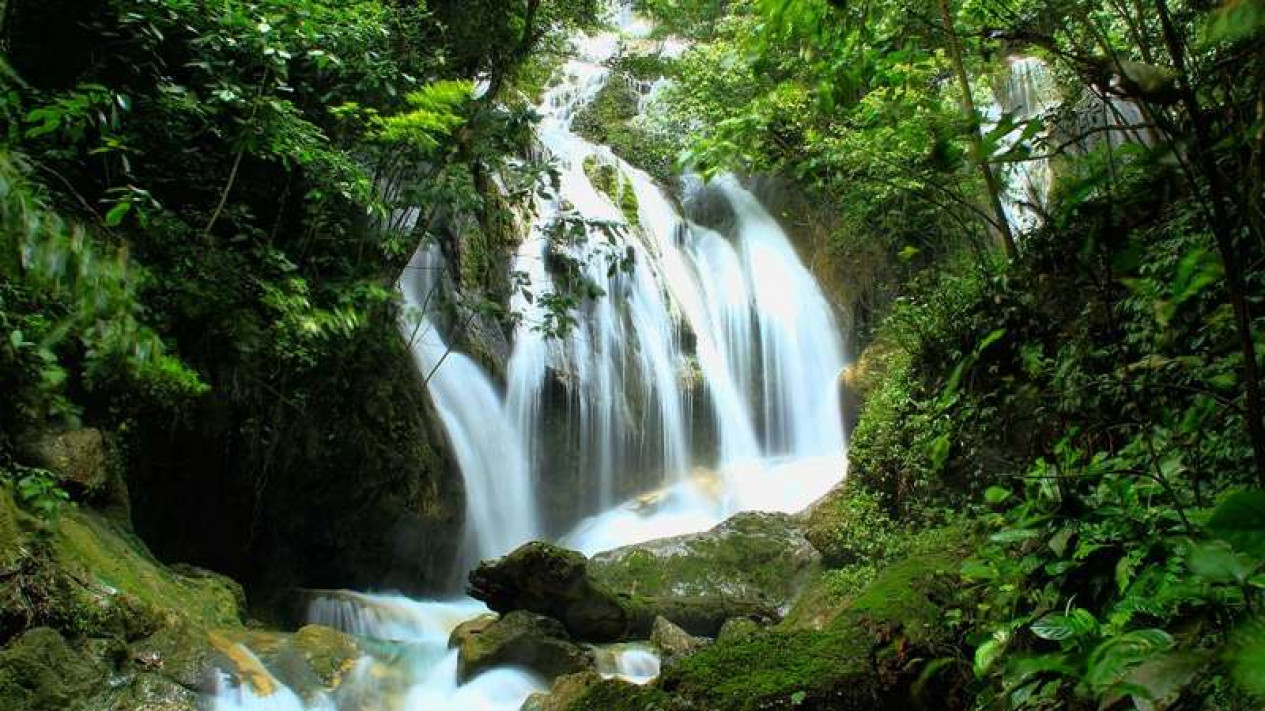 Keindahan Alam Air Terjun Bukit Gerinting di Aceh