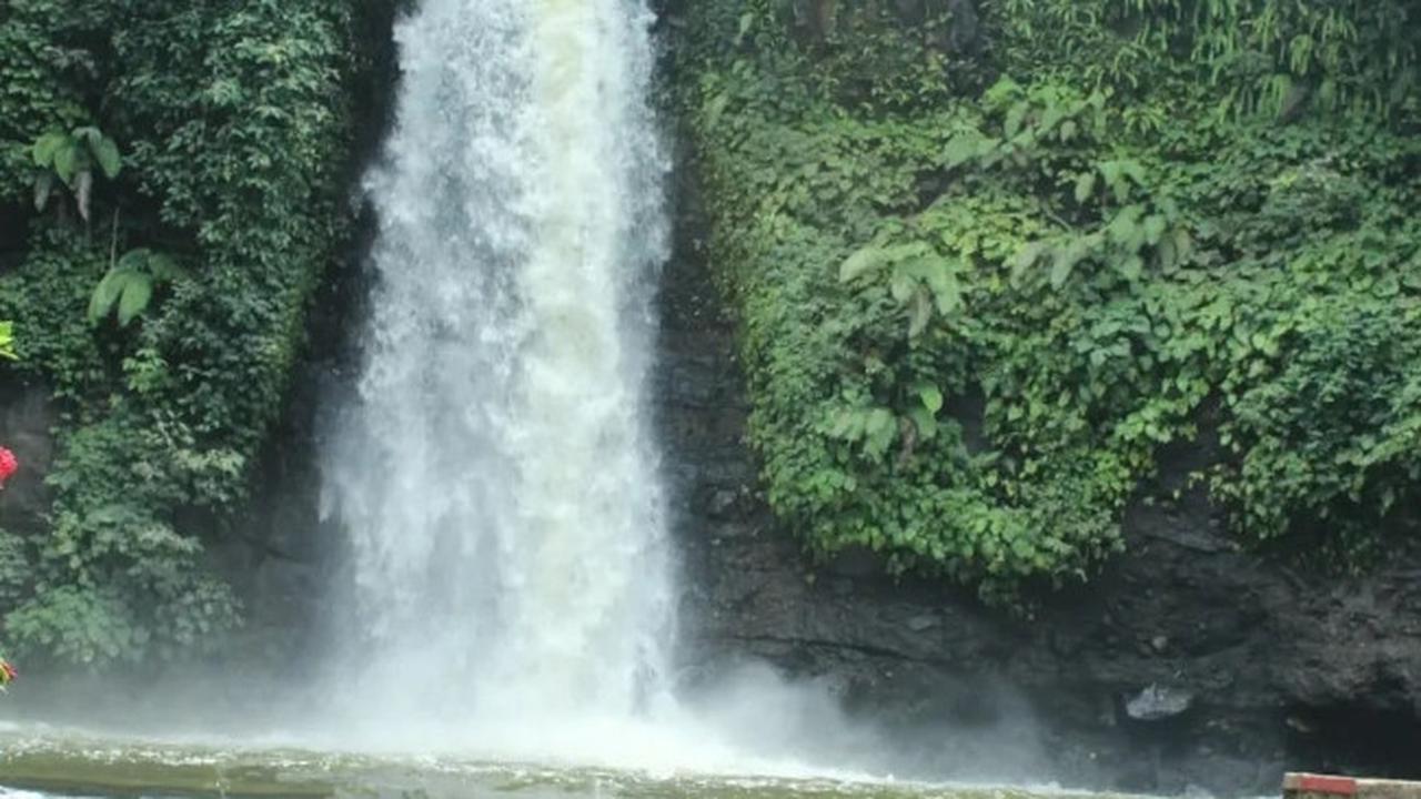 Keindahan Alam Air Terjun Bukit Gerinting di Kabupaten Kuningan