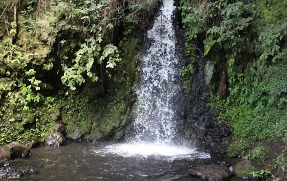 Keindahan Alam Air Terjun Citiis di Tengah Pegunungan