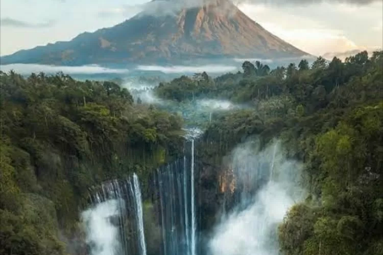 Keindahan Alam Air Terjun Gunung Suku di Tengah Pegunungan