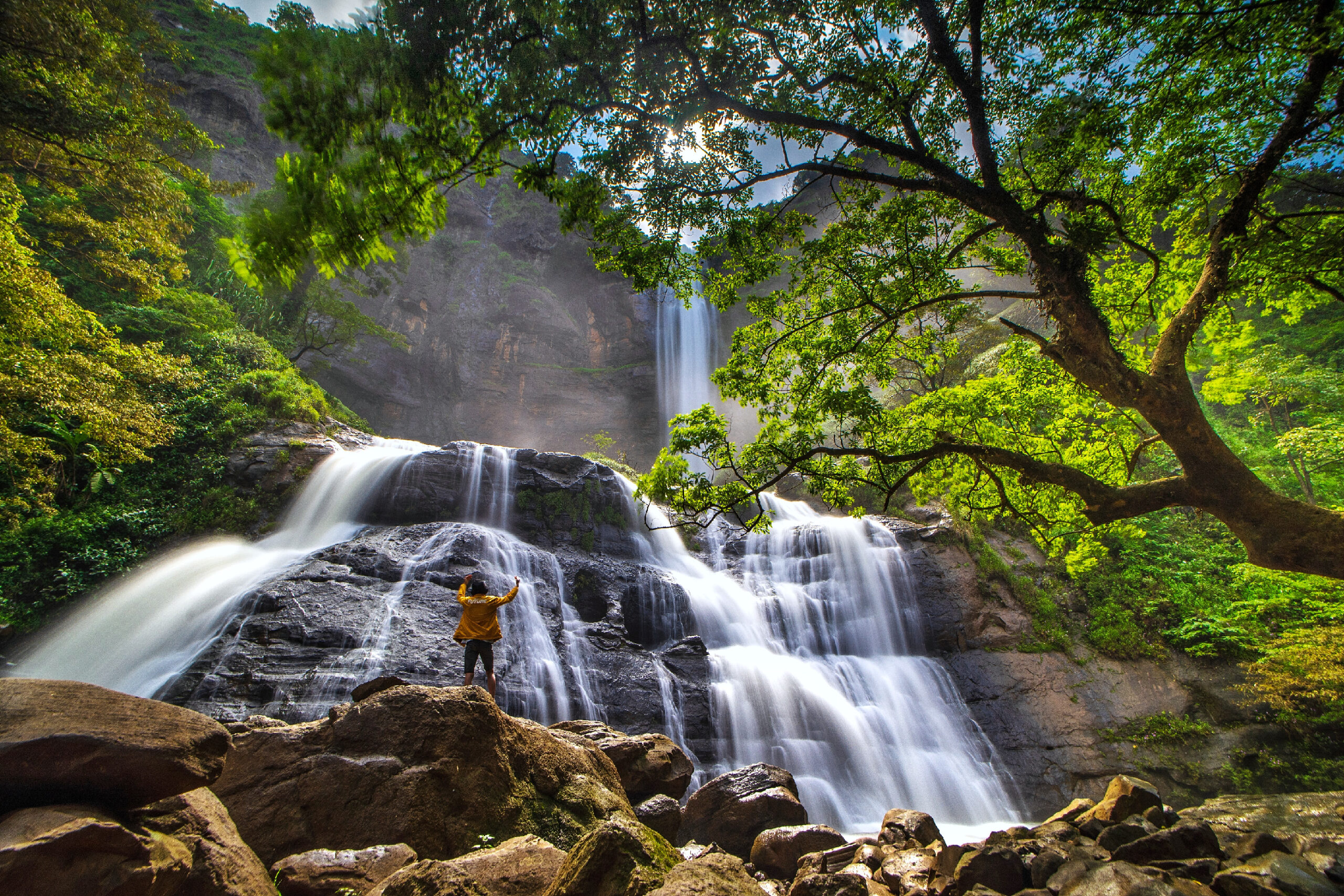 Keindahan Alam Air Terjun Matabuntu di Kabupaten Minahasa