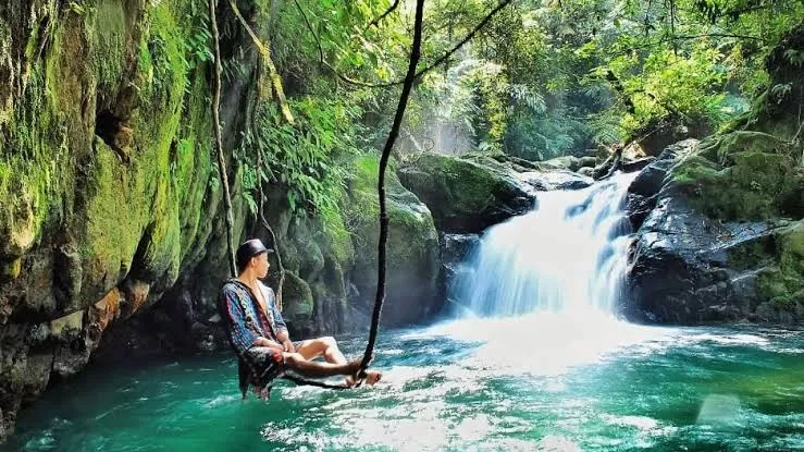 Keindahan Alam Air Terjun Naga di Kabupaten Klungkung