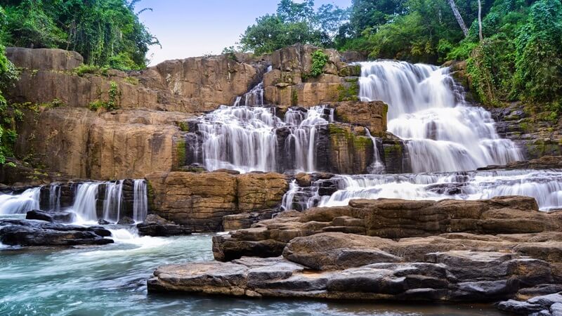 Keindahan Alam Air Terjun Parangloe di Sulawesi Selatan