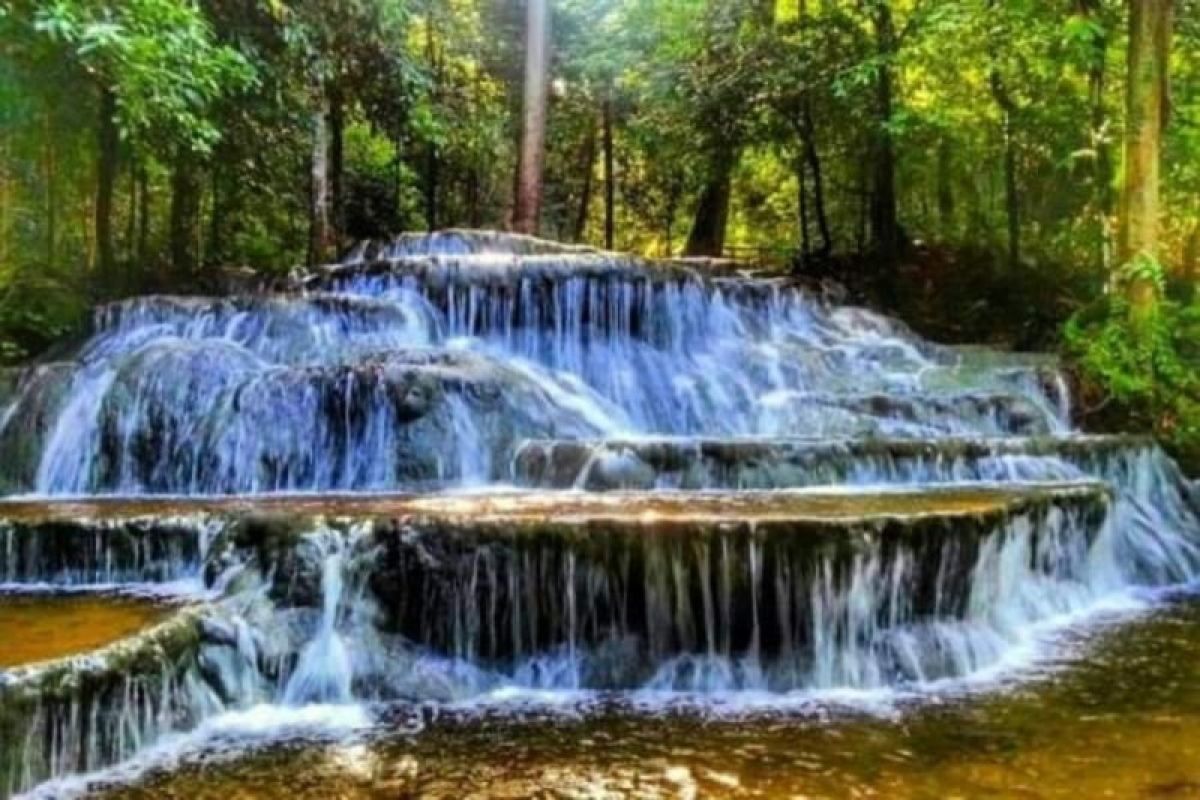 Keindahan Alam Air Terjun Sembuluan di Tengah Rimba