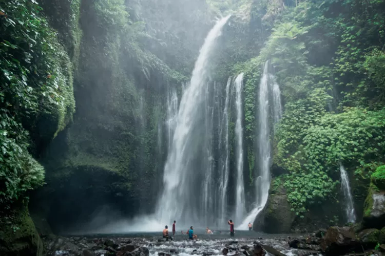 Pesona Air Terjun Bukit Gerinting di Tengah Keindahan Alam